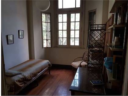 Antes: el dormitorio era un espacio oscuro y su espacio estaba desaprovechado.