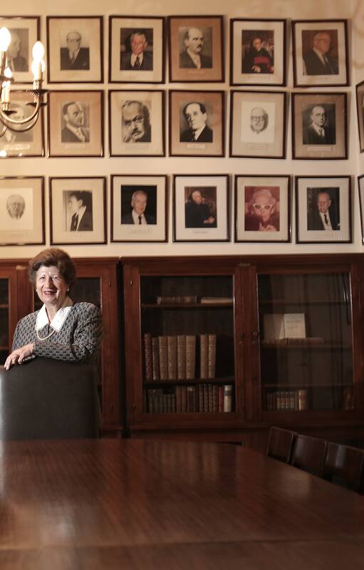 La lingüista Alicia Zorrilla, presidenta de la Academia Argentina de Letras, en la sede de la institución