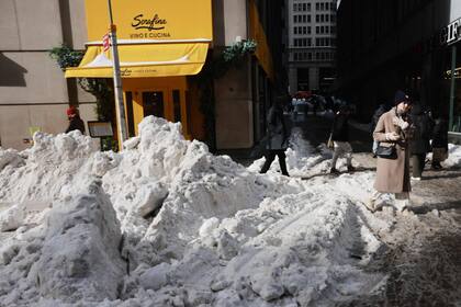 Fox Weather anticipa una cobertura de nieve de entre 5 y 8 pulgadas (13 a 20 cm) que se extendería por sectores de Carolina del Sur, gran parte de Carolina del Norte y el centro de Virginia