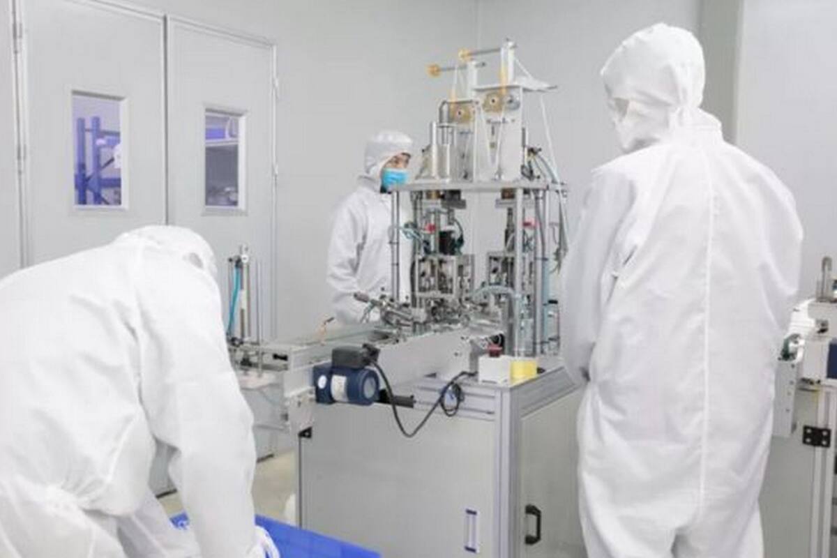 Foxconn empezó producciones de prueba de las mascarillas profilácticas a medida que la demanda se dispara