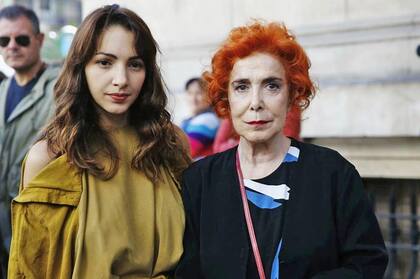 Thelma Fardin junto a Mirta Busnelli, esta mañana