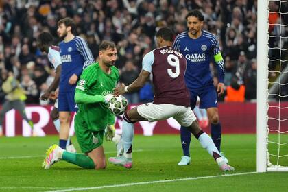 Fragilidad de Donnarumma en el juego aéreo podría ser aprovechada por Arsenal en la Champions