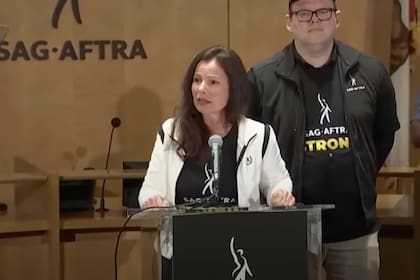 Fran Drescher, la actriz de la 'La niñera', da un contundente discurso la sobre huelga de actores