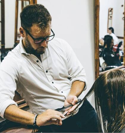 Fran, el esposo de Berenice, fue peluquero por más de veinte años.