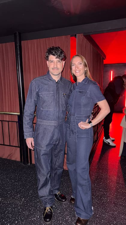 Fran Larguía y Clara Grunbaum (el representante y la mejor amiga de Chule), posaron con looks idénticos