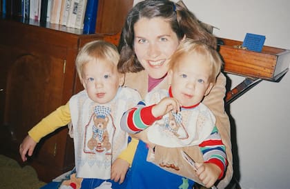 Frances "Francie" Lockwood Bailey con sus hijos Spencer (izquierda) y Trent en 1988