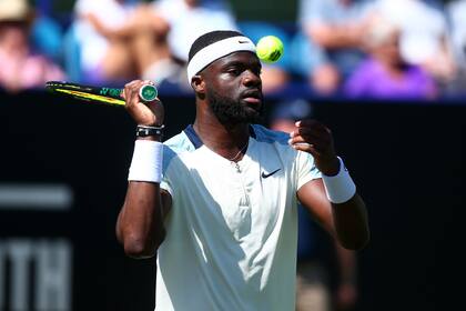 Frances Tiafoe, autor de un (mal) saque muy curioso en el circuito profesional.