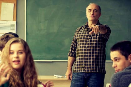 Las personas de Piscis, sociales por naturaleza, gustarán de ver una serie con muchos personajes adolescentes como Merlí