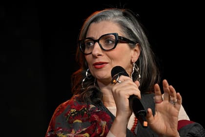 Francesca Albanese habla durante un acto público organizado por el Centro Internacional Olof Palme en Belgrado