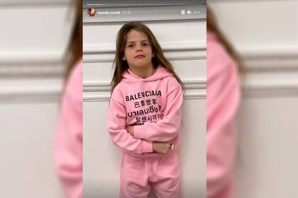 Francesca Icardi, de 6 años, y su costoso look: un buzo que cuesta 895 dólares