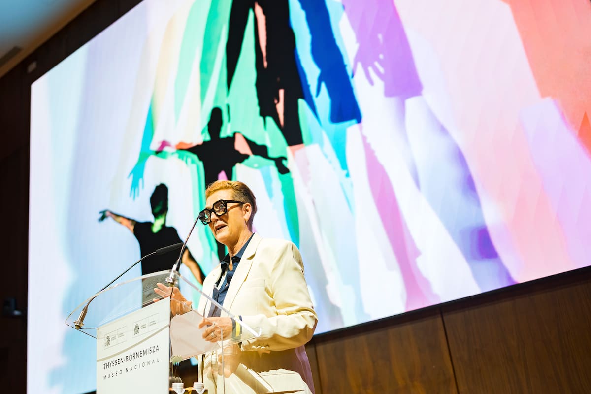 Francesca Thyssen-Bornemisza, días atrás en Madrid, junto a la imagen de una obra de Olafur Eliasson
