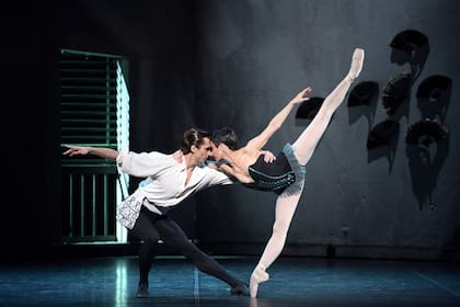 Francesco Gabriele Frola y Tamara Rojo en Carmen, en versión de Roland Petit, en la Gala del 70 aniversario del English National Ballet