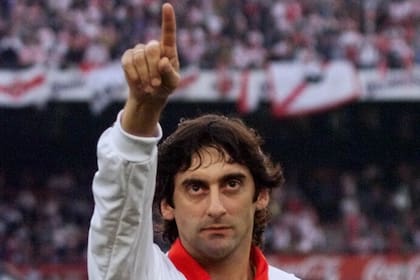 Efemérides: Francescoli se despidió del fútbol el 1 de agosto de 1999. Fuente: Archivo