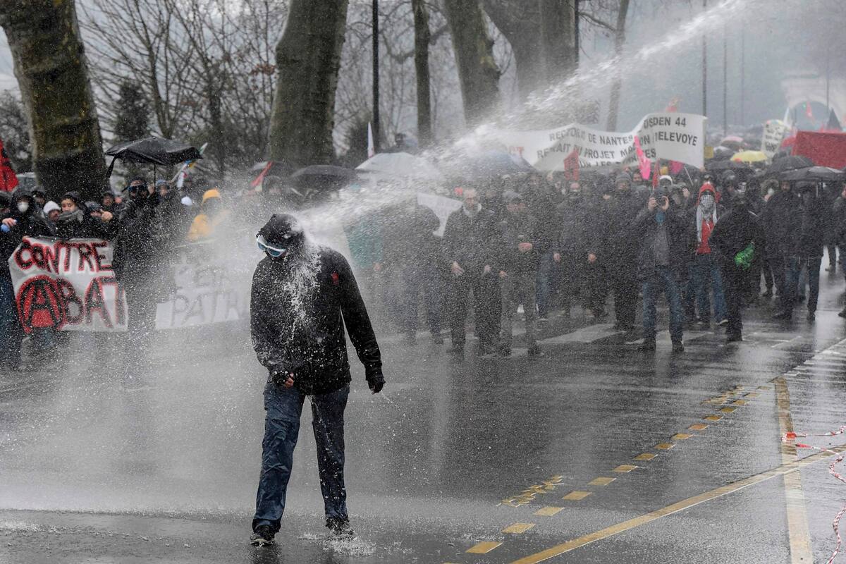Francia: crece la protesta en las calles contra la reforma de las pensiones de Macron