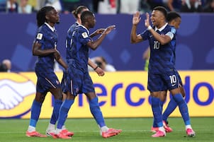 Francia derrotó a Irak y se clasificó a 16avos de final: doblete de Mbappé, que persigue el récord de Messi