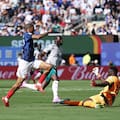 De la exquisita definición de Mbappé al toque sutil de Barcolá: Francia derrota a Senegal