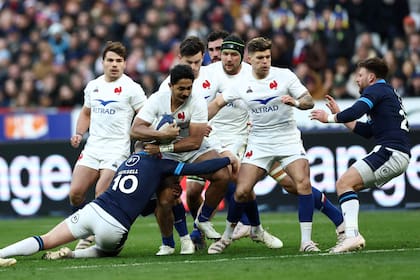Francia superó a Escocia con fiereza y aplomo