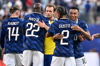 Francia vapuleó a Suecia y se metió en los octavos de final; anotó 13 goles en cuatro partidos hasta el momento
