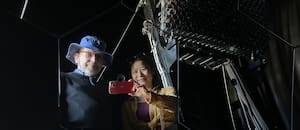 Las “partículas fantasma” que le dieron un Nobel al físico que aprendió a “verlas” bajo el hielo antártico