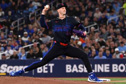 Francis lanza 6 entradas y Azulejos hilan 3ra victoria, 3-1 sobre Marineros