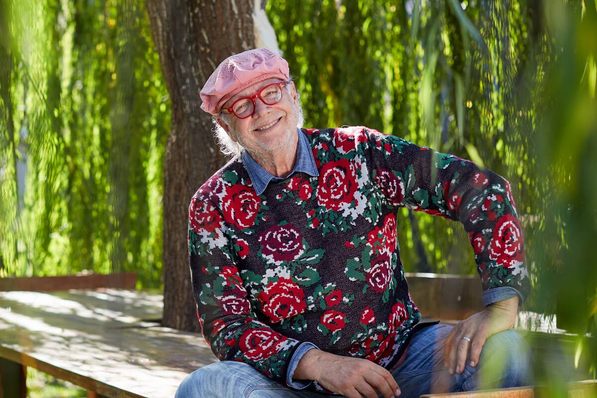 Francis Mallman posa en el restaurante de la bodega Kaiken, en Luján de Cuyo.