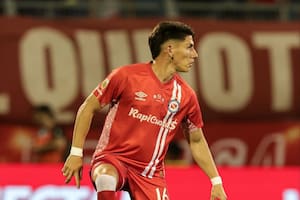 Francisco Álvarez es una de las figuras de Argentinos Juniors; el defensor central zurdo será titular este miércoles