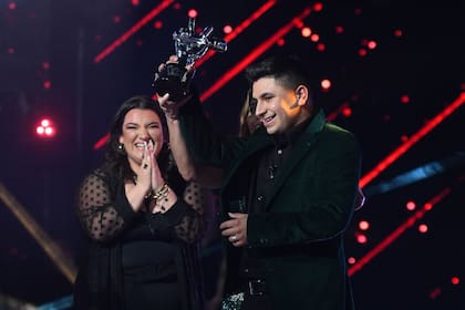 Francisco Benítez, el ganador de La Voz Argentina y Luz Gaggi, la segunda en el reality de canto