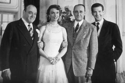 Francisco Canaro, Diana Maggi, Juan DArienzo y Mariano Mores, en la promoción de "La voz de mi ciudad"; uno de los proyectos compartidos por Mores y Canaro