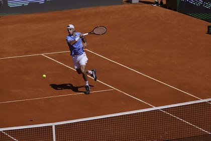 Francisco Cerúndolo abrió la serie de la Copa Davis entre la Argentina y Lituania con una sufrida victoria ante Vilius Gaubas