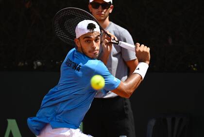 Francisco Cerúndolo abrió la serie derrotando a Dmitry Popko en dos sets, pero reconoció que existen más presión y nervios cuando se disputa la Davis.