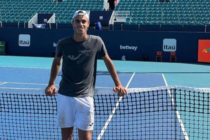 Francisco Cerúndolo, contento tras su victoria y el pase a los cuartos de final del Miami Open 2022: "El ranking no me altera el hecho de estudiar a distancia. Quiero seguir y recibirme", comentó a LA NACION tras derrotar a Frances Tiafoe.