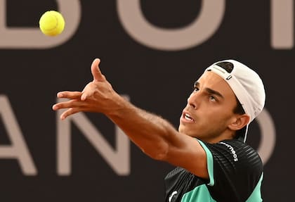 Francisco Cerúndolo durante su victoria ante Rublev en Hamburgo.
