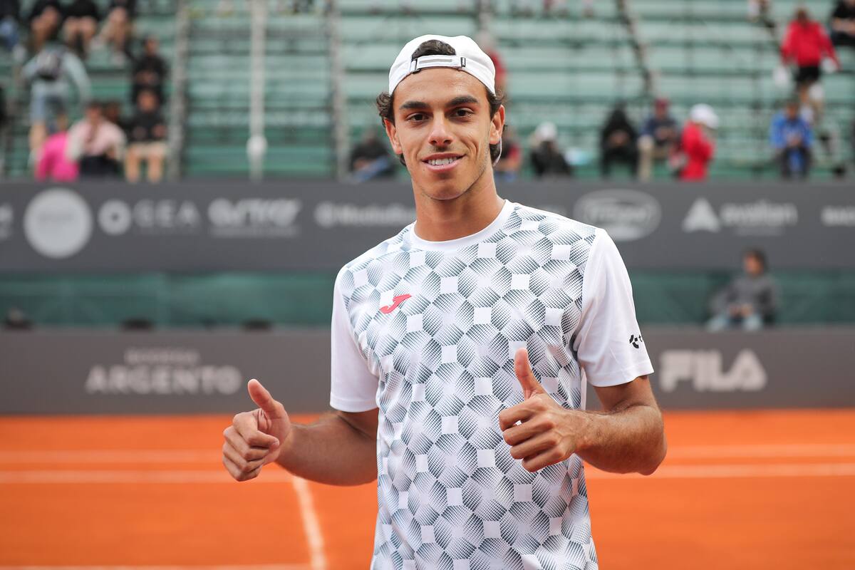 Francisco Cerundolo, feliz, luego de una exhibición en su cuarto de final del Challenger de Buenos Aires frente al uruguayo Martín Cuevas: 6-1 y 6-1.