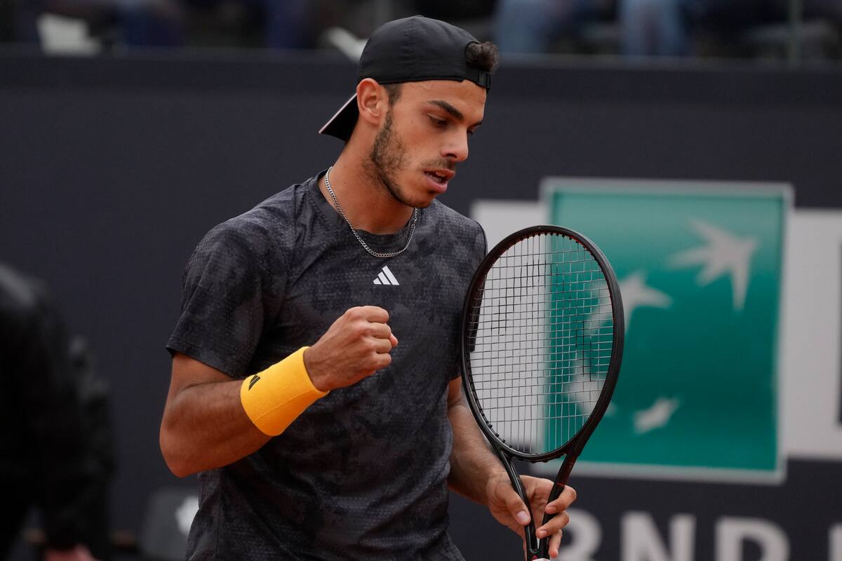 Francisco Cerúndolo juega este jueves en el cuarto encuentro en el estadio Simonne Mathieu en Roland Garros