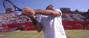 El impresionante pelotazo que recibió Francisco Cerúndolo en el césped inglés, donde es semifinalista