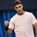 Fran Cerúndolo avanzó a los cuartos de final de Bruselas y logró un valioso registro en canchas duras
