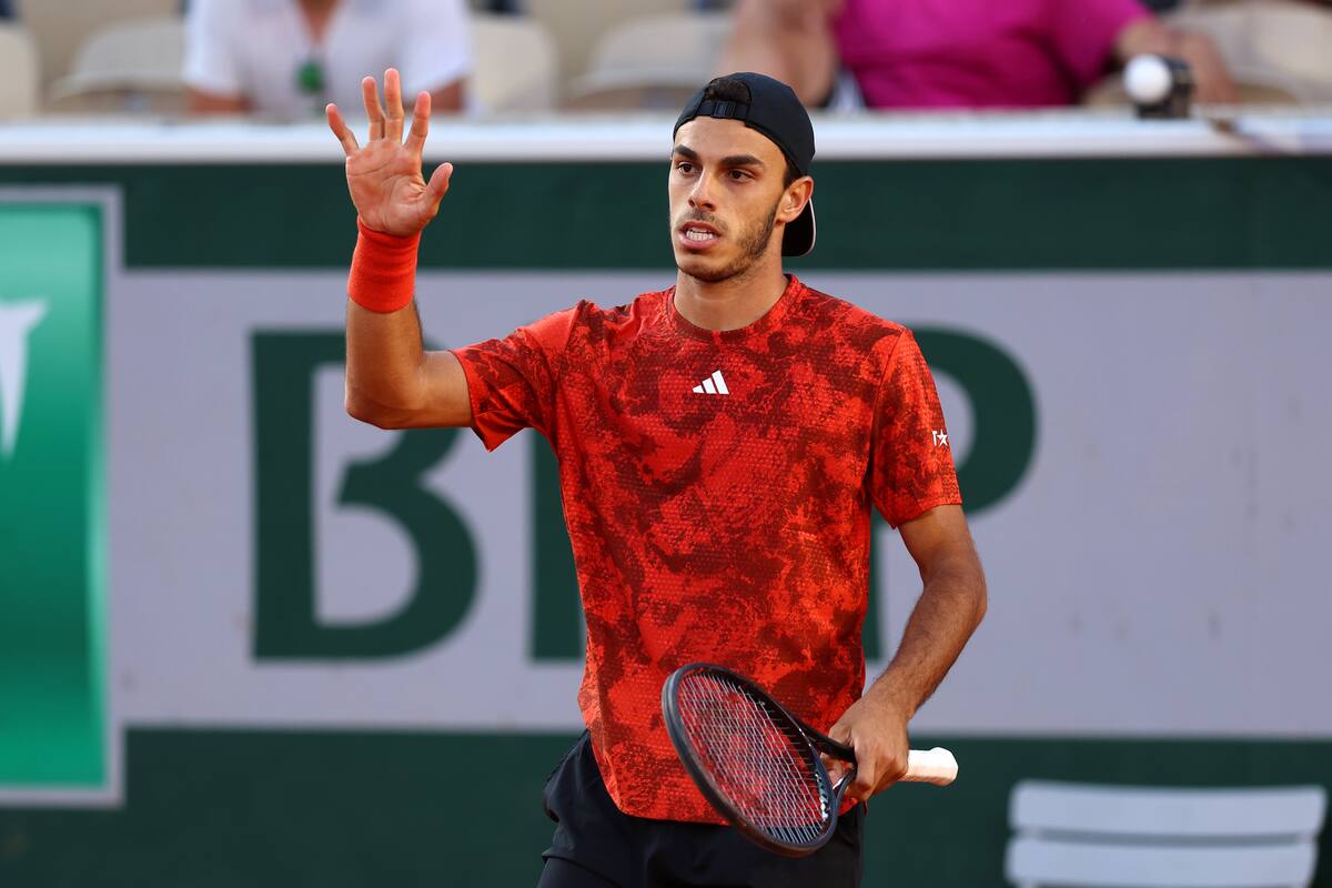 Francisco Cerúndolo sigue adelante en el polvo de París