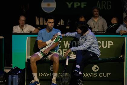 Francisco Cerúndolo y el capitán Guillermo Coria en Manchester