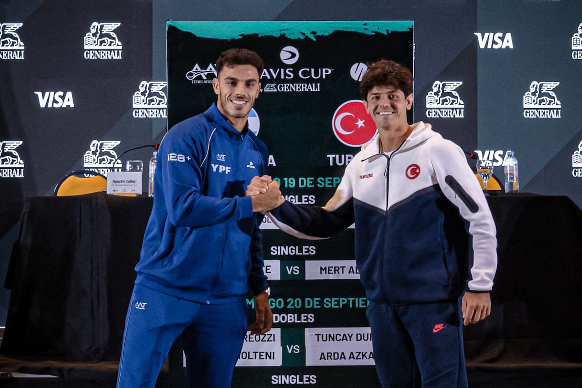 Francisco Cerúndolo y Yanki Erel, los protagonistas del primer partido de la serie de Copa Davis entre la Argentina y Turquía