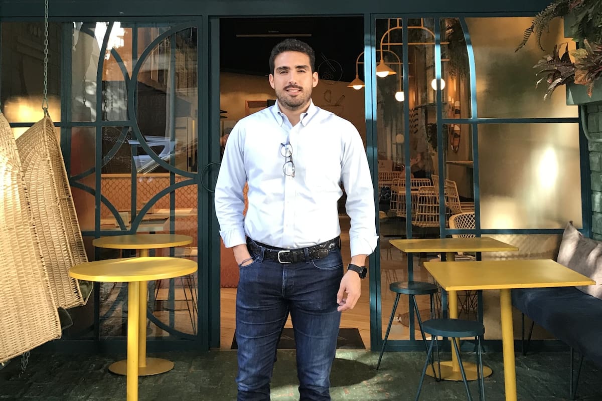 Francisco en su primer emprendimiento.