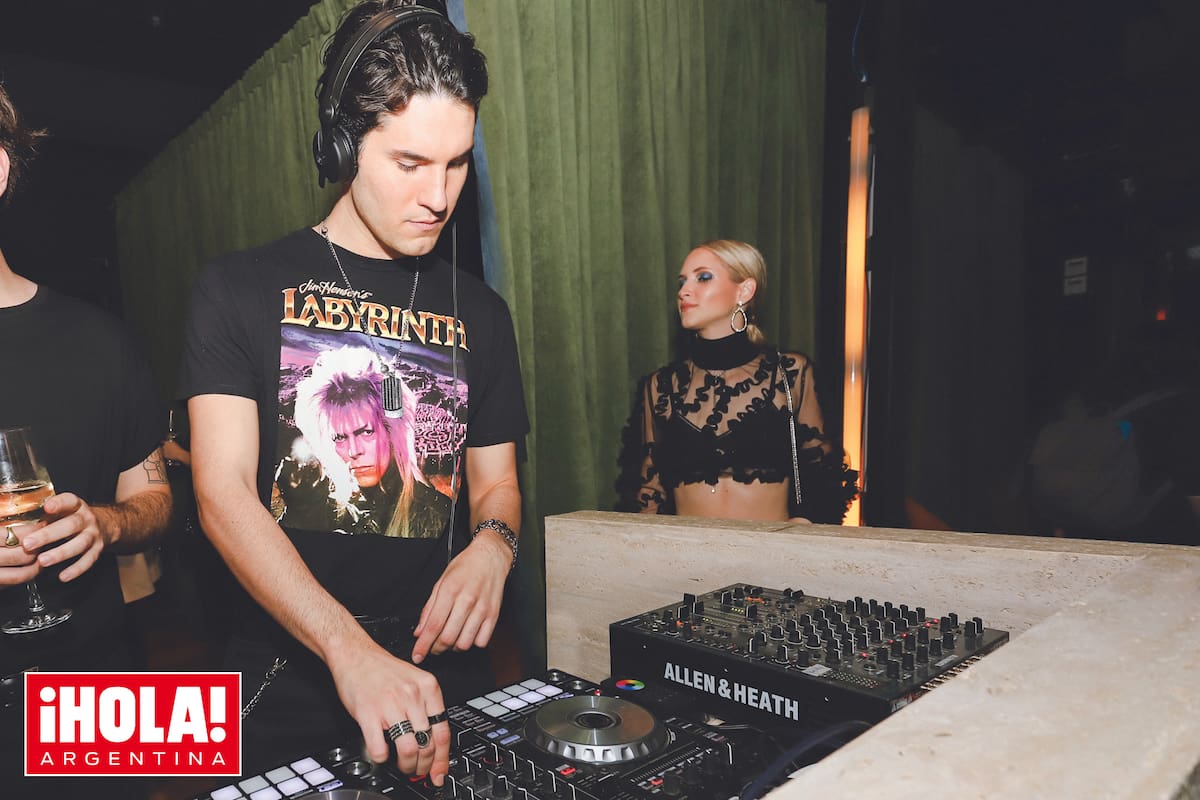 Francisco es modelo, hace unos meses presentó su primer single y, días atrás, musicalizó un evento por primera vez. La noche fue un éxito.