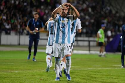 Francisco González convirtió un gol y lanzó el centro en los otros dos; fue el mejor de los argentinos ante Uruguay en el 3-3 por el Preolímpico.