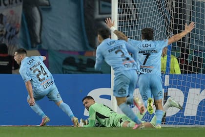 Francisco Gonzalez festeja el gol ante Boca
