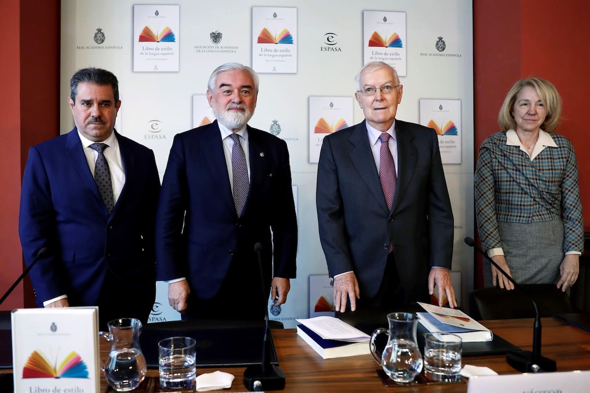 Francisco Javier Pérez, Darío Villanueva (Director de la Real Academia Española), Victor García de la Concha (Director del Instituto Cervantes ) y Ana Rosa Semproen.
