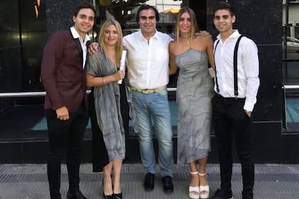 Francisco, junto a su familia.
