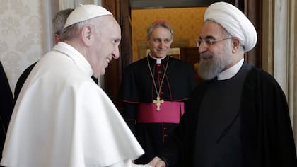Francisco junto al presidente de Irán