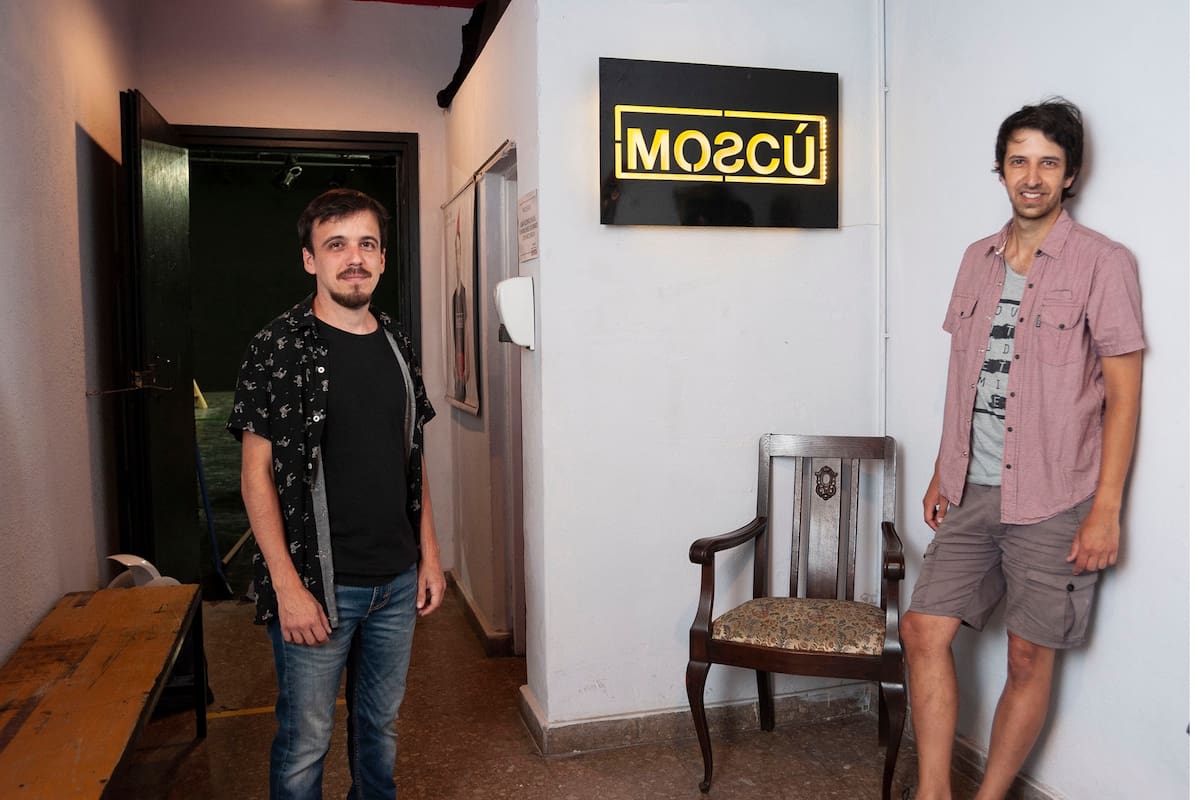 Francisco Lumerman y Lisandro Penelas, los gestores de esta sala de Villa Crespo que resiste a la pandemia mientras otras tantas salas del circuito alternativo están cerrando sus puertas