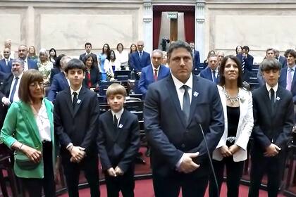 Francisco Paoltroni cuando asumió como senador por Formosa; luego perdió la interna libertaria por la presidencia provisional