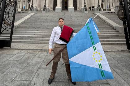 Francisco Paoltroni en la explanada del Congreso de la Nación
