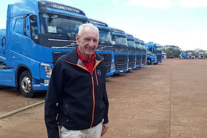 Francisco "Pepi" Wipplinger, con 82 años, sigue vigente al frente de su empresa JWR, líder regional en transporte internacional de sustancias peligrosas.